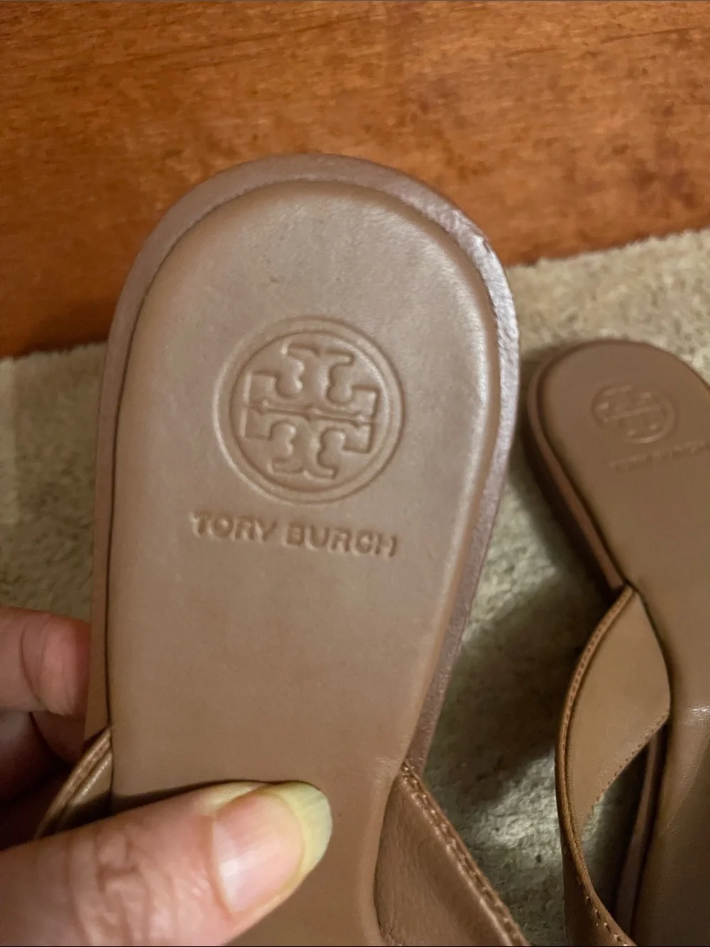 Authentic Tory Burch Tan Leather Thong Sandals with Gold Logo Like New
